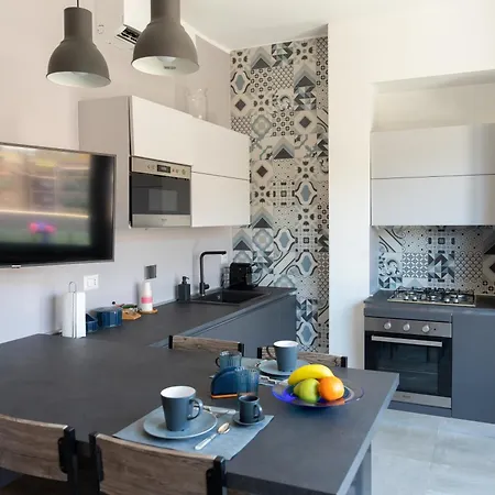 Penthouse With Panoramic Terrace -3 Min To Metro A Apartment