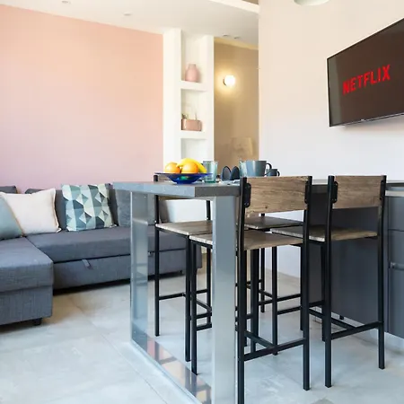 Apartment Penthouse With Panoramic Terrace -3 Min To Metro A
