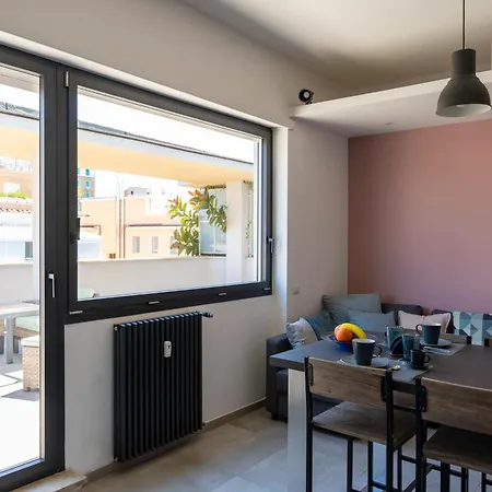 Apartment Penthouse With Panoramic Terrace -3 Min To Metro A
