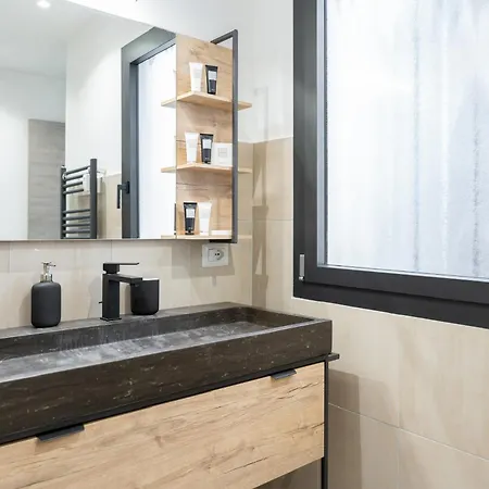 Penthouse With Panoramic Terrace -3 Min To Metro A Apartment *
