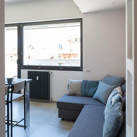Apartment Penthouse With Panoramic Terrace -3 Min To Metro A