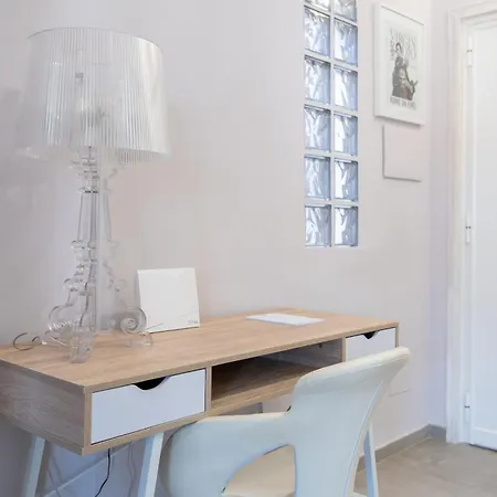 Penthouse With Panoramic Terrace -3 Min To Metro A Apartment